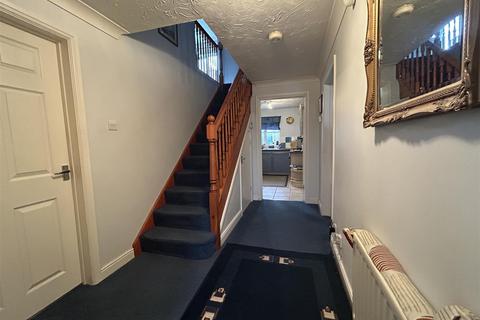 7 Bishops Walk, Cradley Heath, B64 7RH
