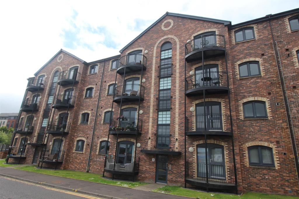 James Watt Way, Greenock 2 bed flat £124,000