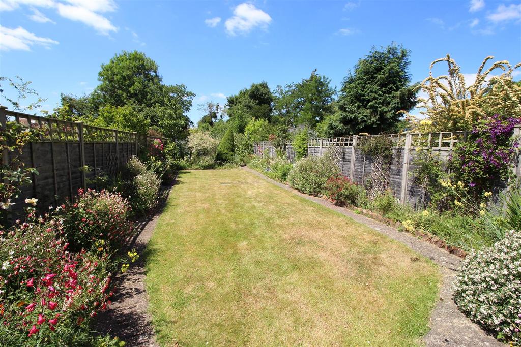 Horseshoe Road, Pangbourne, Reading 2 bed semidetached house £575,000