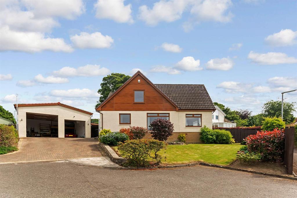 9 Upper Kinneddar, Saline, KY12 9TR 3 bed detached house £280,000