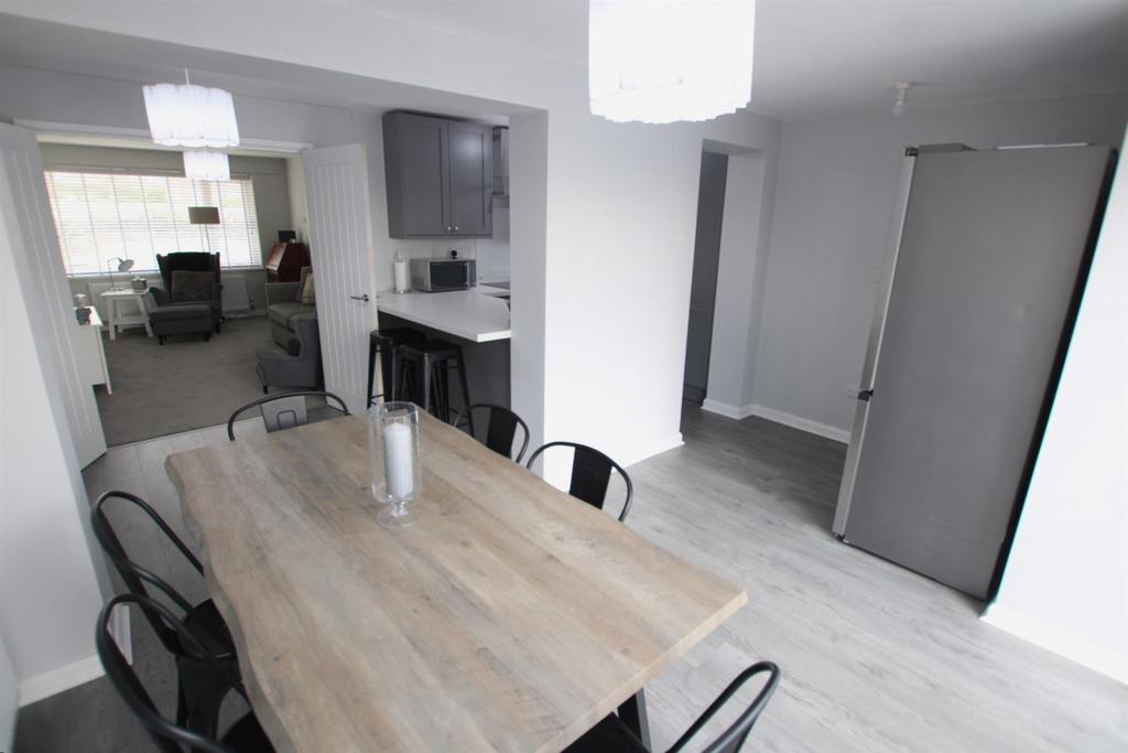Bamburgh Avenue, Auckland 3 bed semidetached house £160,000