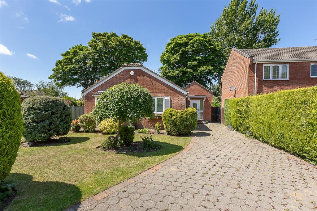 Whitebridge Court, Gosforth... 3 bed detached bungalow £365,000