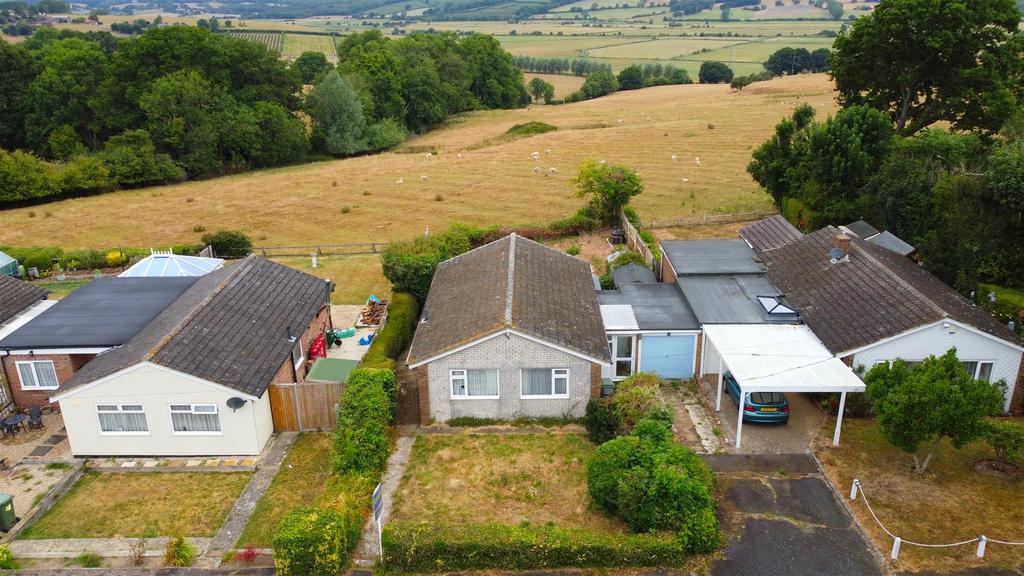 Brede Valley View, Icklesham, 2 bed detached bungalow for sale £300,000
