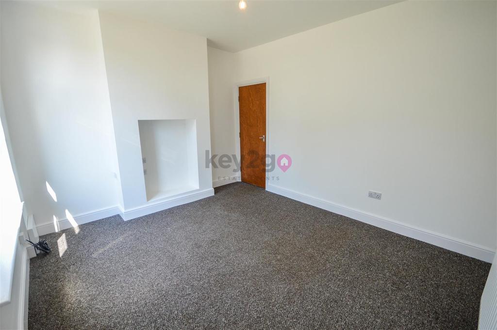 Dronfield Road, Eckington, Sheffield, S21 4 bed terraced house £180,000