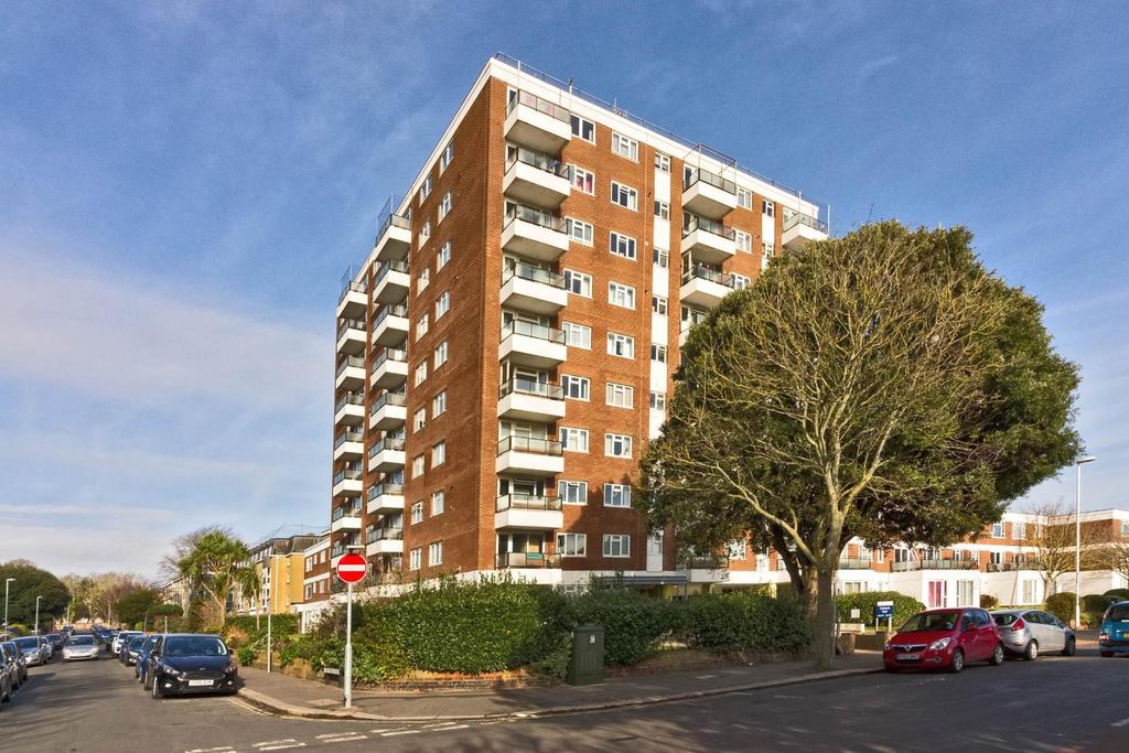 Shelley Road Worthing 2 bed flat 240 000