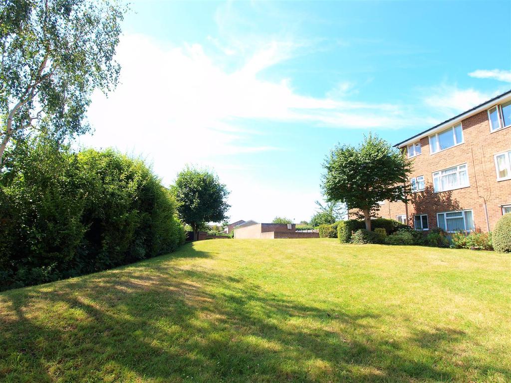 Glendower Crescent, Orpington 1 bed flat £975 pcm (£225 pw)