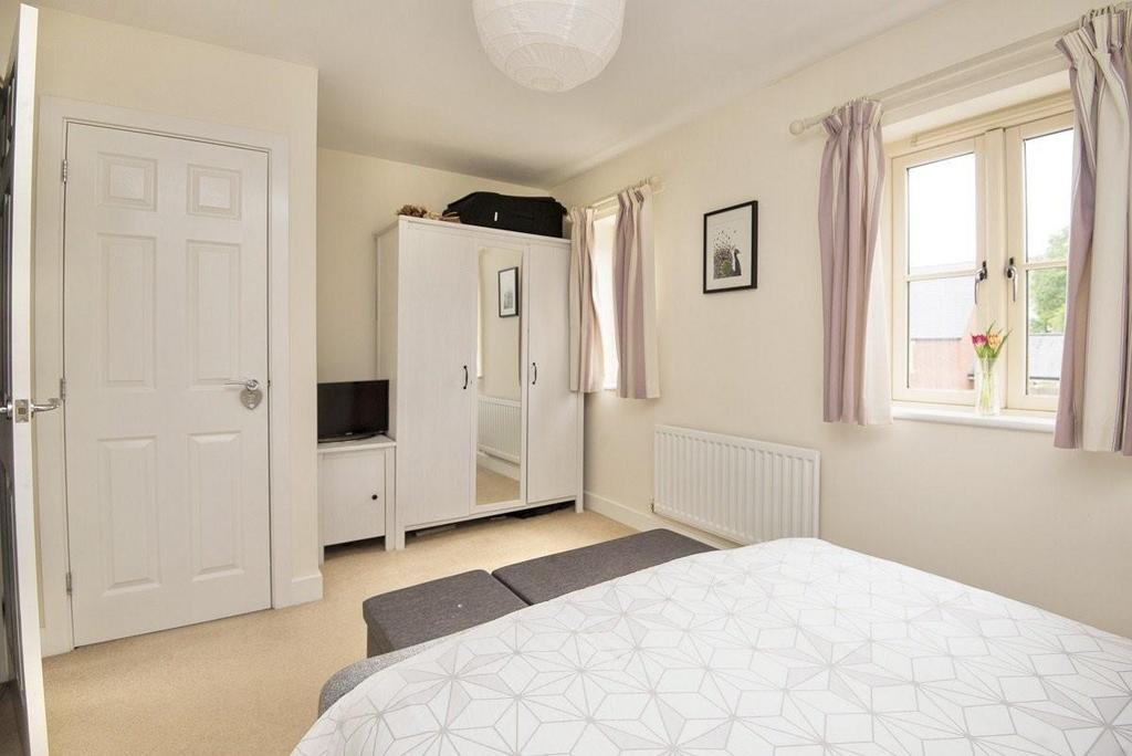 Main bedroom - alternative view.jpg