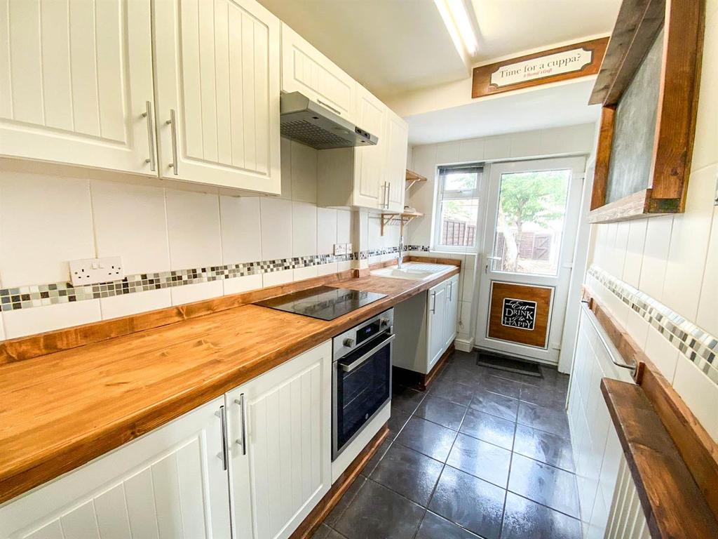 Hermits Croft, Cheylesmore, Coventry... 3 bed terraced house £875 pcm