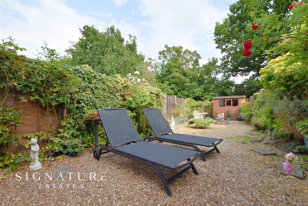 Balmoral Road, Abbots Langley 2 bed house £450,000