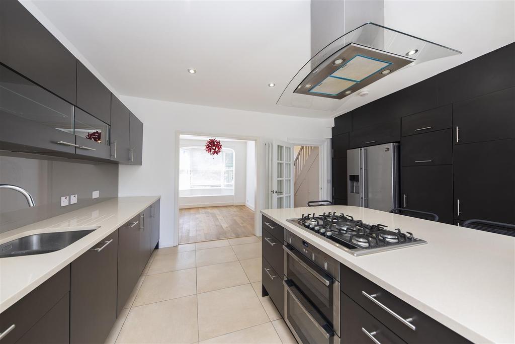 Vernon Avenue, Raynes Park, SW20 3 bed semidetached house £795,000