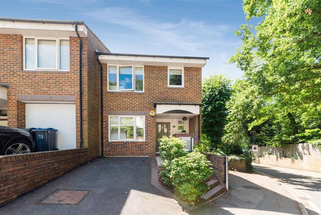 HEIGHTS CLOSE, 24-24.jpg