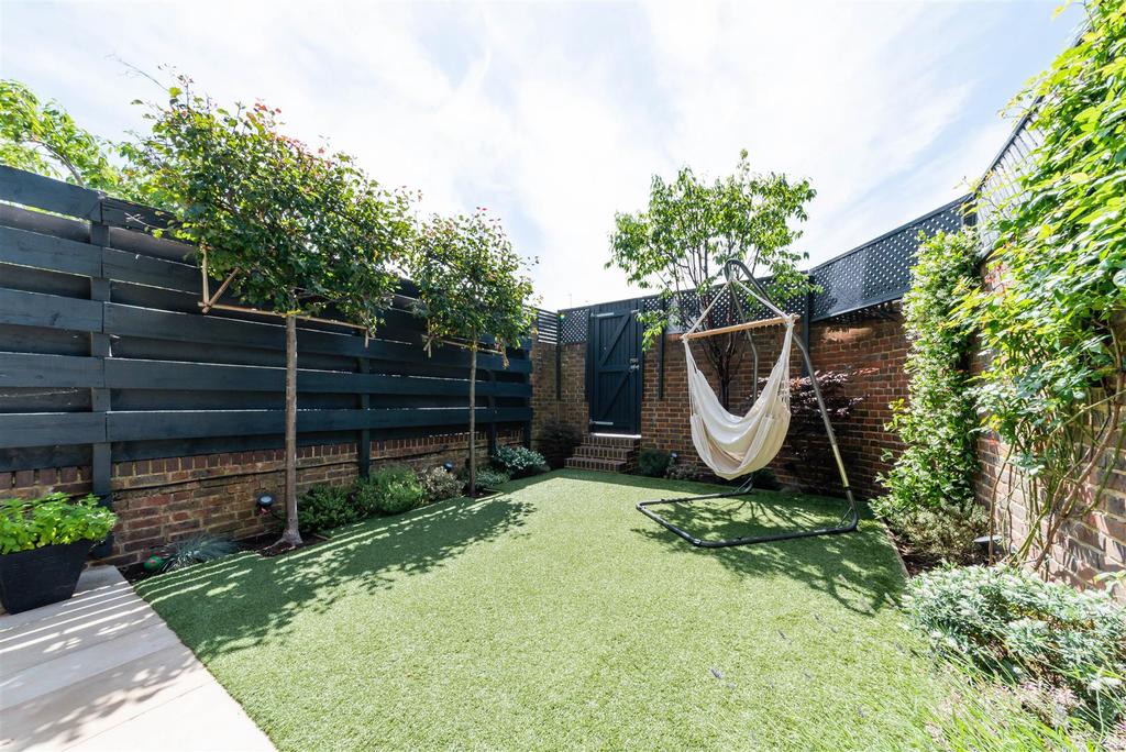 HEIGHTS CLOSE, 24-12.jpg