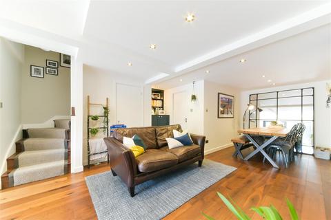24 Heights Close, London, SW20 0TH