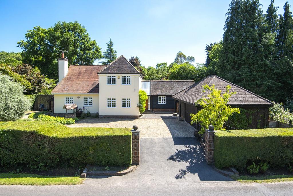 139 Broad Street, Wood Street Village, Guildford, GU3 5 bed detached