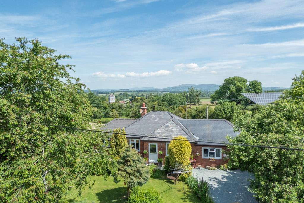 Brimfield, Ludlow 3 bed detached bungalow £425,000