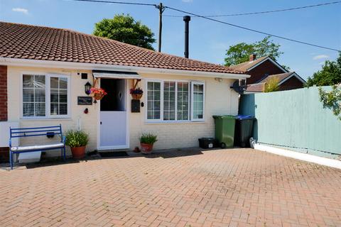2 bedroom semi-detached bungalow for sale - Oxford Road, Calne