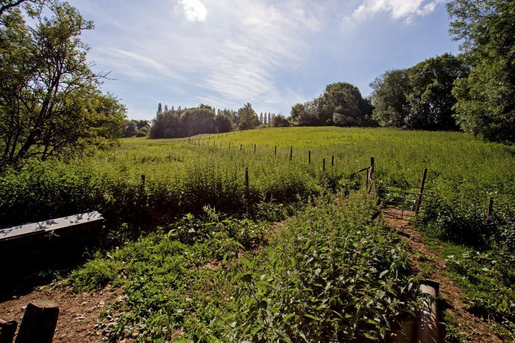 Land to the South side of London Road 301831 (1).j