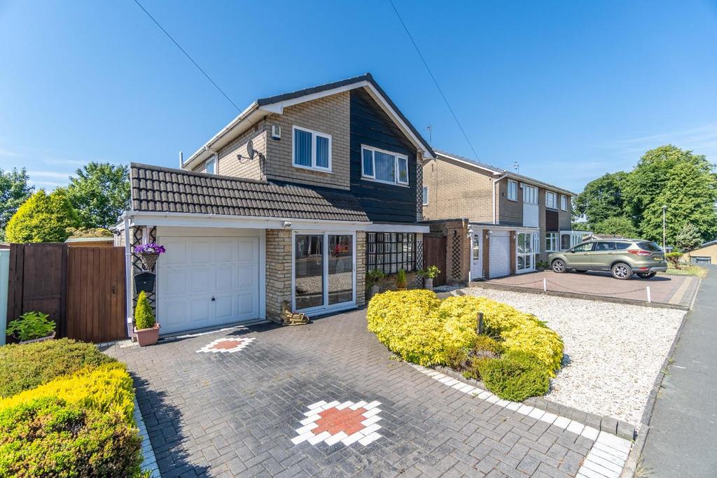 Cedarwood Road, Gornal, DY3 3 bed detached house for sale £289,950