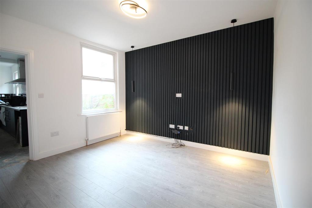 Mill Hill Lane, London Road, Leicester 4 bed house £520 pcm (£120 pw)