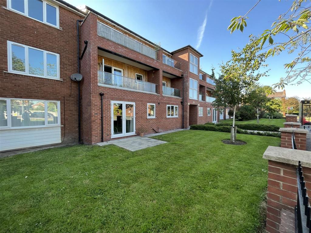 Gillbent Road, Cheadle Hulme, Cheadle 1 bed apartment £179,950