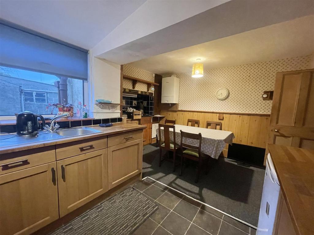 Kitchen/ dining room