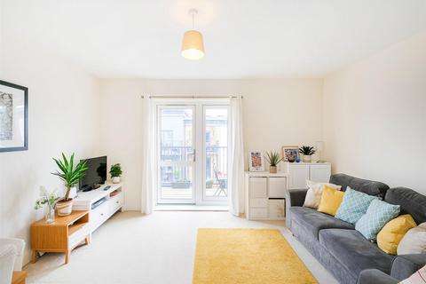 19 Shingly Place, London, E4 6AE
