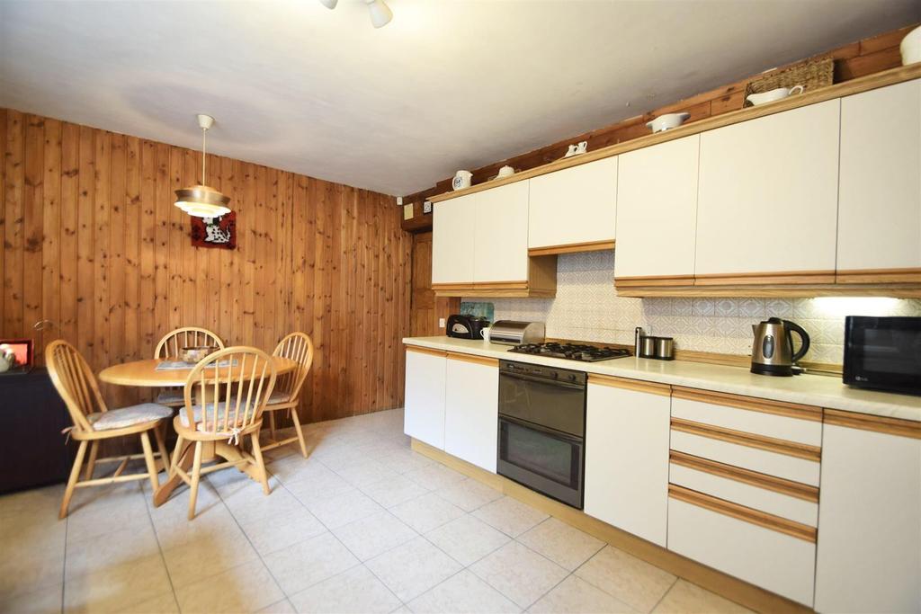 C77 F5 F77-7 E6 D-4 F77-8 E90-EA4 E2 C14 DE9 F.jpeg