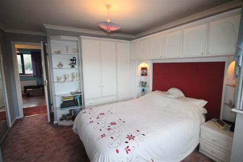 39 Falcon, Wilnecote, Tamworth, B77 5DN