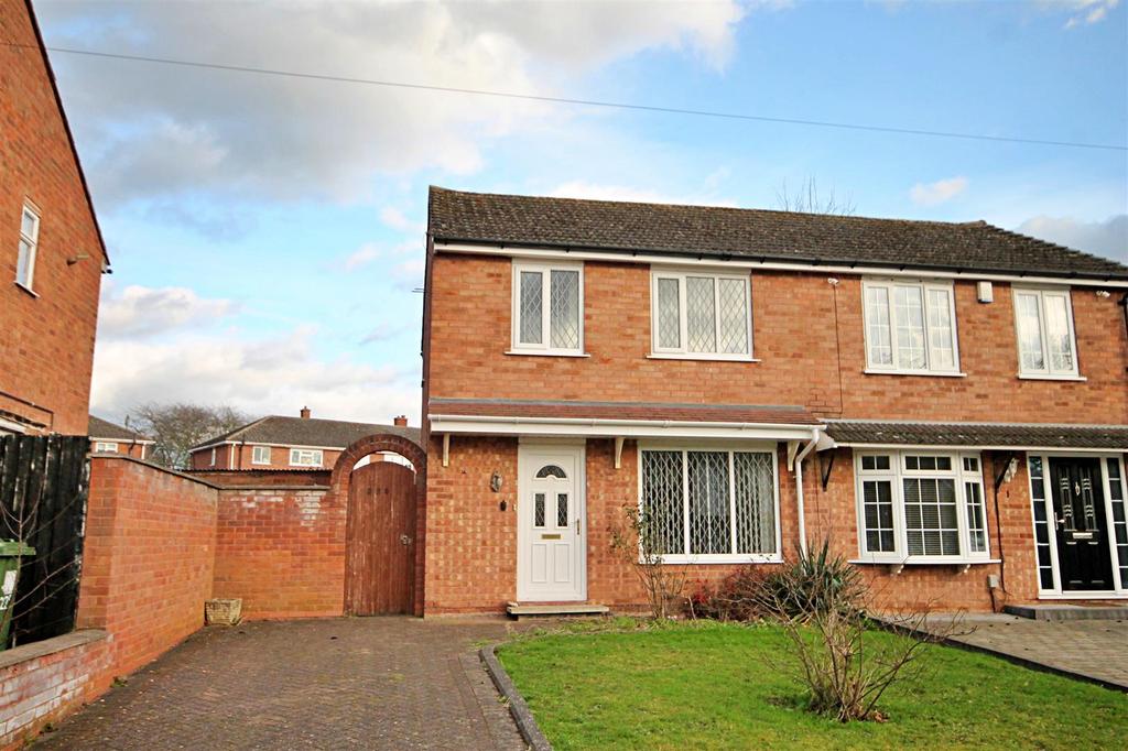 Masefield Drive, Tamworth, Staffordshire 2 bed semidetached house for