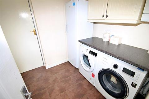 5 Dovestone, Wilnecote, Tamworth, B77 4PB