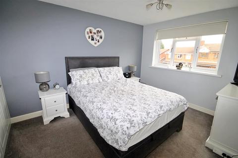 5 Dovestone, Wilnecote, Tamworth, B77 4PB