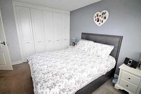 5 Dovestone, Wilnecote, Tamworth, B77 4PB