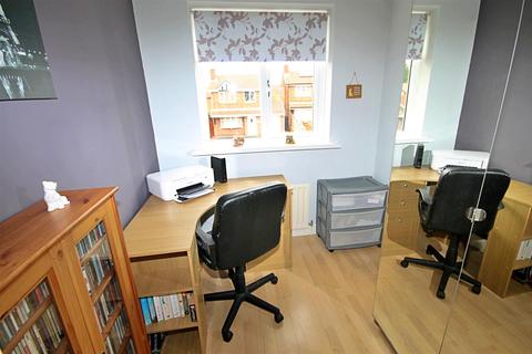 5 Dovestone, Wilnecote, Tamworth, B77 4PB