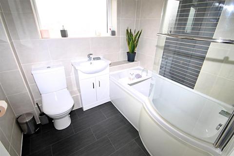 5 Dovestone, Wilnecote, Tamworth, B77 4PB