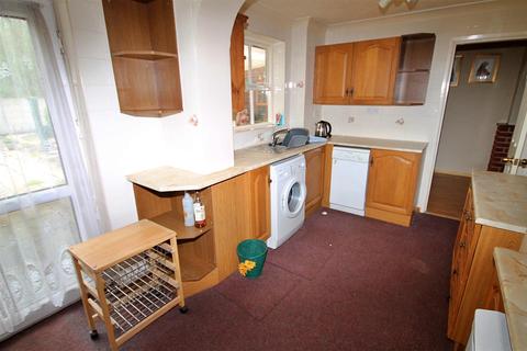 28 Swallowfield, Tamworth, B79 7SG