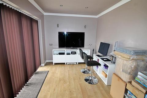 8 Newstead, Tamworth, B79 7UU