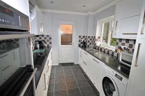 8 Newstead, Tamworth, B79 7UU