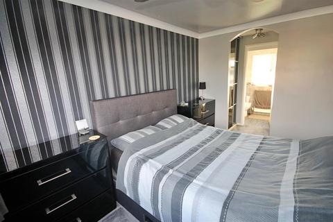 8 Newstead, Tamworth, B79 7UU