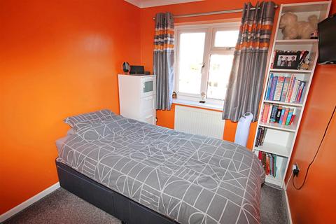 8 Newstead, Tamworth, B79 7UU