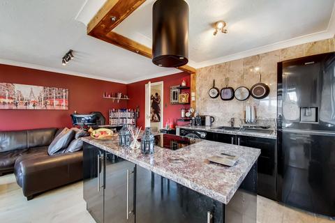 93 Sterling Gardens, London, SE14 6DU
