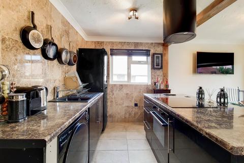 93 Sterling Gardens, London, SE14 6DU