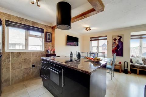 93 Sterling Gardens, London, SE14 6DU