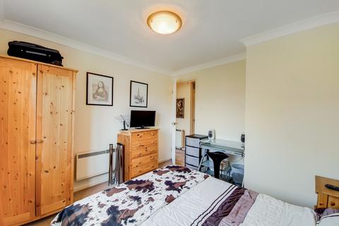 93 Sterling Gardens, London, SE14 6DU