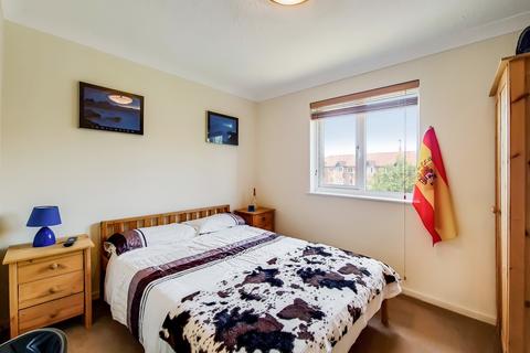 93 Sterling Gardens, London, SE14 6DU