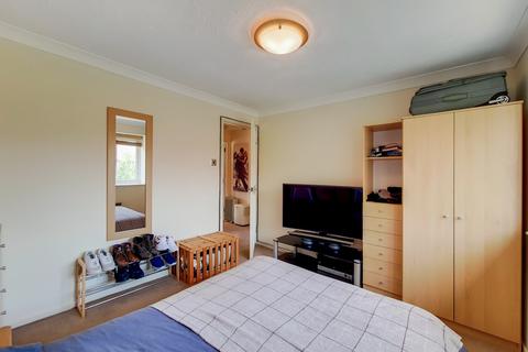 93 Sterling Gardens, London, SE14 6DU
