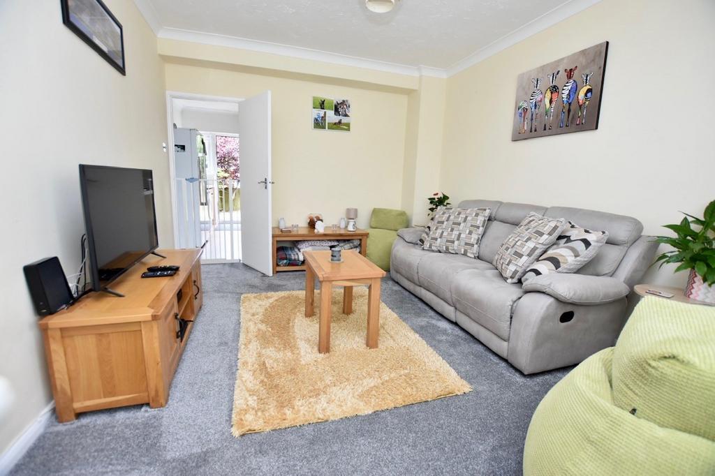 Bannings Vale, Saltdean BN2 2 bed flat for sale £285,000