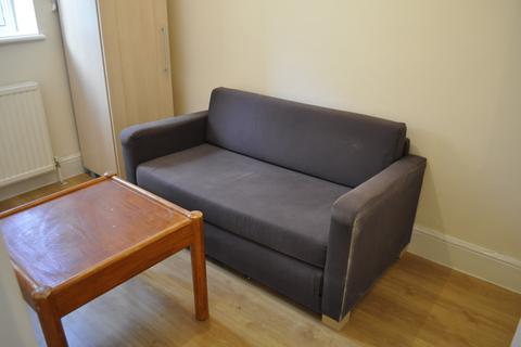 1 bedroom flat to rent, Wolverton Gardens, London W6