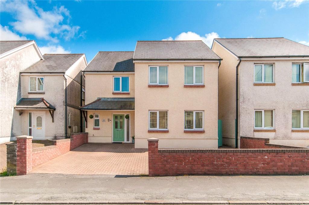 Brecon Road, Ystradgynlais, Swansea, SA9 3 bed detached house £299,950