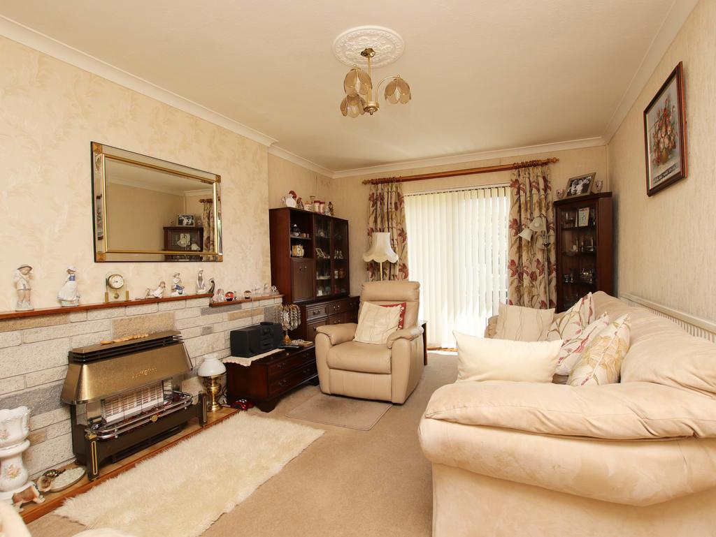 Tyla Coch, Llanharry, CF72 9LR 3 bed semidetached house £200,000