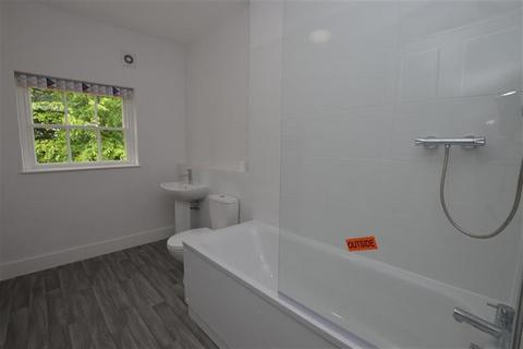 3 bedroom semi-detached house to rent, Vicarage Lane, Chigwell, IG7